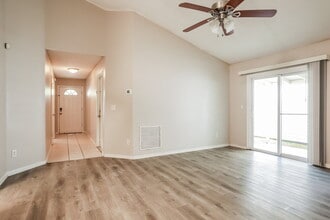 1841 Quebec Ct in Middleburg, FL - Foto de edificio - Building Photo