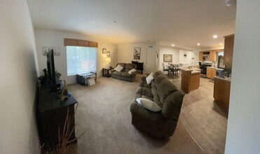 63575 Wallace Rd in Coos Bay, OR - Building Photo - Building Photo