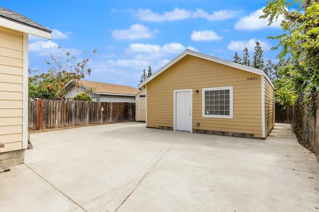 940 Cypress Ave, Unit 940B