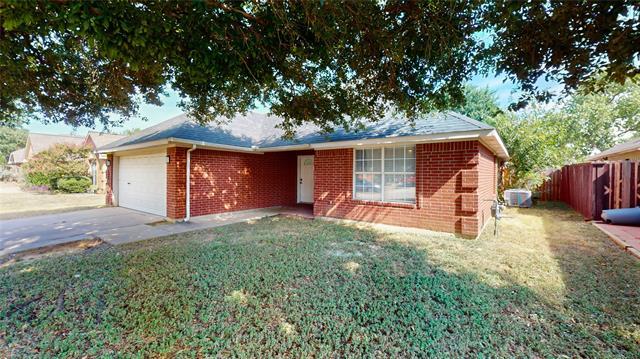 1402 Calais Ct in Euless, TX - Building Photo - Building Photo