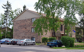 8232-8335 Woodland Dr Apartamentos