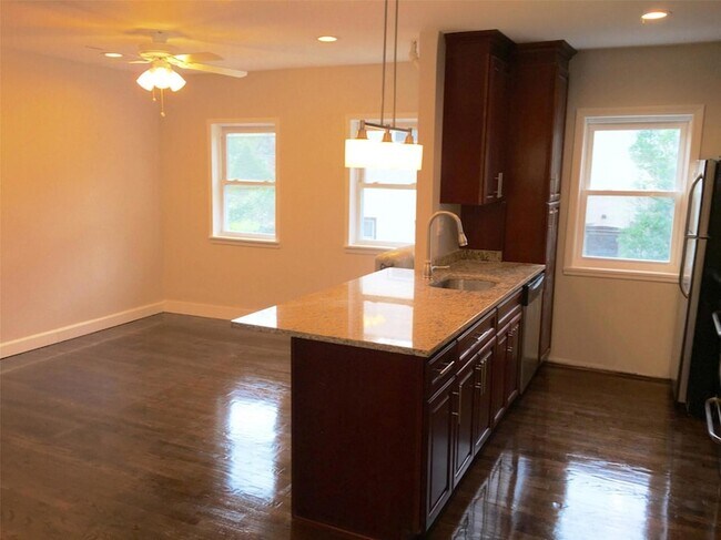 420 E Penn St in Long Beach, NY - Building Photo - Building Photo