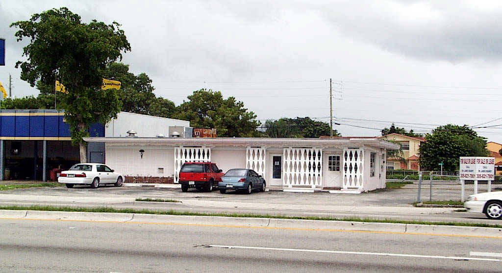 Courtyard of Hialeah II in Hialeah, FL - Building Photo