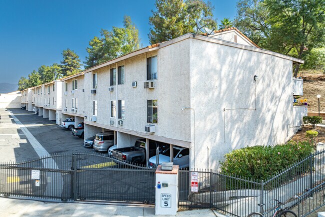 28915 Thousand Oaks Blvd in Agoura Hills, CA - Building Photo - Building Photo