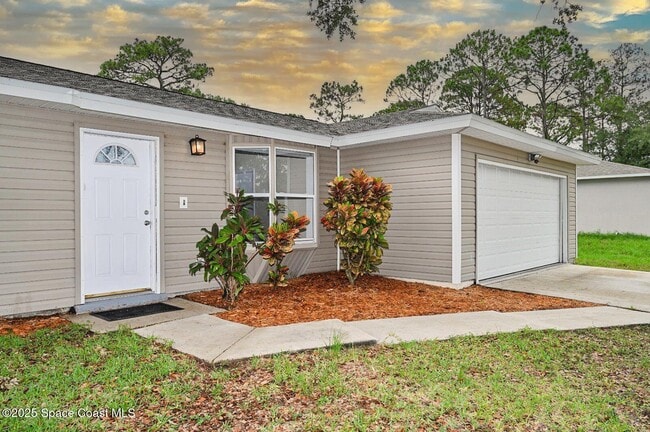 128 Wellsley Ave SW in Palm Bay, FL - Building Photo - Building Photo