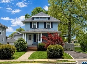 312 Rochelle Ave in Rochelle Park, NJ - Building Photo