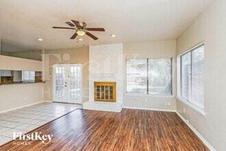 7901 Tulane Dr in Rowlett, TX - Foto de edificio - Building Photo