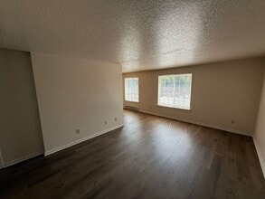 1012 Boedies Dr in Silverton, OR - Building Photo - Building Photo