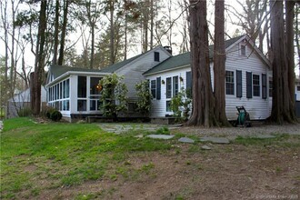 34 Sylvan Rd N in Westport, CT - Building Photo - Building Photo