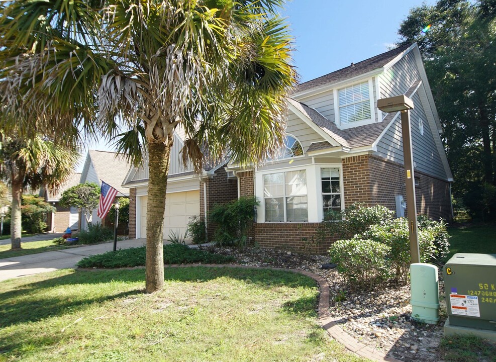 822 Fairway Lakes Dr in Niceville, FL - Foto de edificio