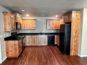 2404 W Bridlewood Trail in Ozark, MO - Building Photo - Building Photo
