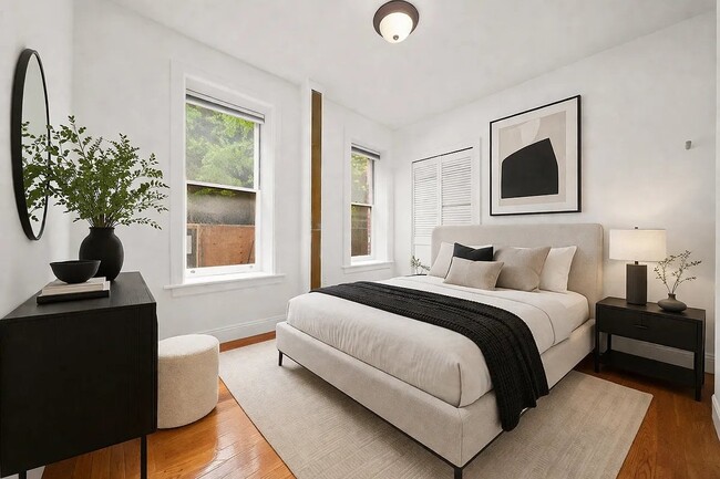 107 Christopher St, Unit 6 in New York, NY - Building Photo - Building Photo