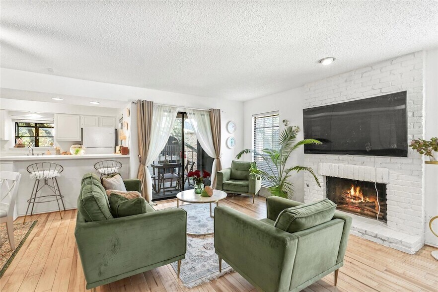 15221 Berry Trail, Unit 1308 in Dallas, TX - Building Photo