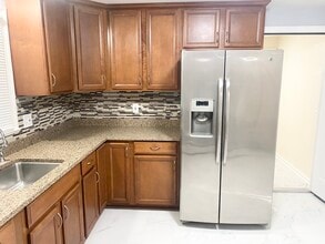 317 Alexander Ave, Unit 2 in Bridgeport, CT - Foto de edificio - Building Photo