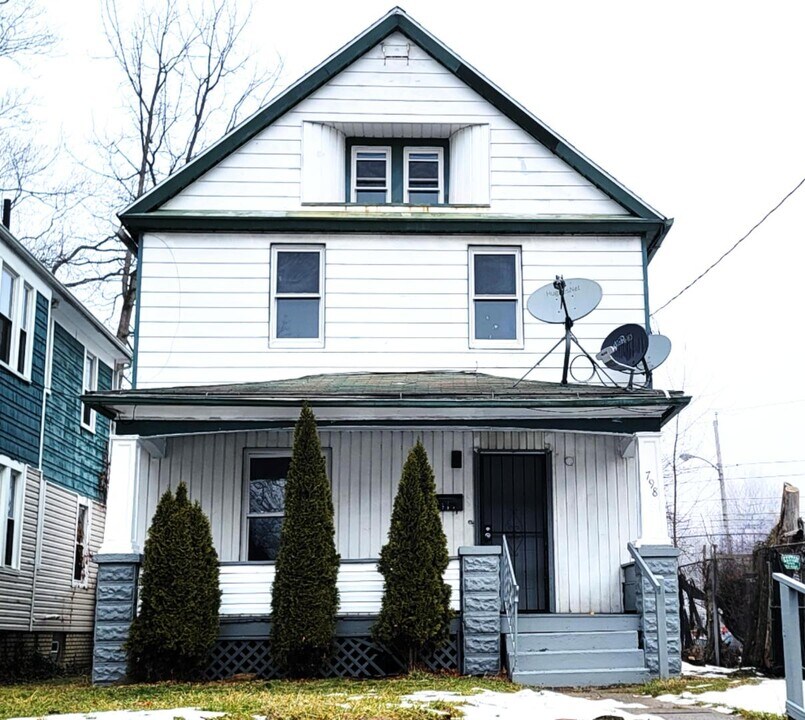 798 Stadelman Ave in Akron, OH - Building Photo
