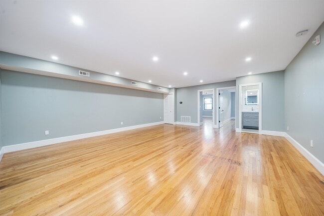 381 1st St in Jersey City, NJ - Building Photo - Building Photo