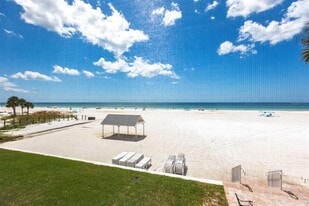 6154 Midnight Pass Rd in Sarasota, FL - Building Photo