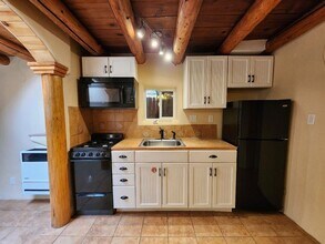 235 Irvine St in Santa Fe, NM - Building Photo - Building Photo