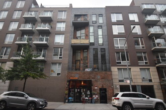 221 N 9th St in Brooklyn, NY - Building Photo - Building Photo