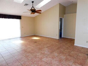 9353 Vía Segovia in New Port Richey, FL - Building Photo - Building Photo