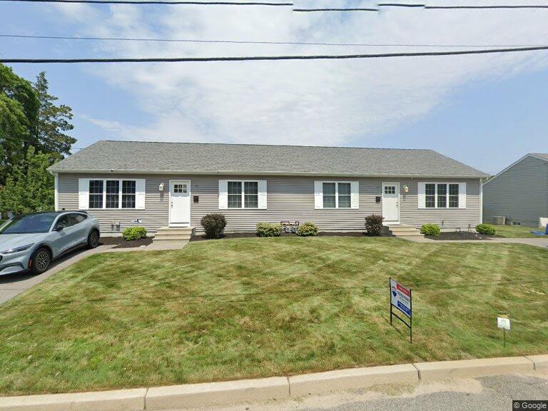 71 Carlton St, Unit 71 Carlton St in Cranston, RI - Foto de edificio