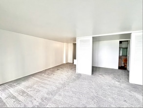 900 N Lake Shore Dr, Unit 411 in Chicago, IL - Foto de edificio - Building Photo