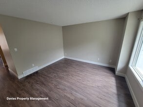 415 Clareview Rd NW in Edmonton, AB - Building Photo - Building Photo