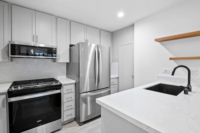 3633 S Bear St in Santa Ana, CA - Foto de edificio - Building Photo