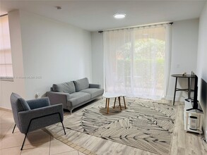 19555 E Country Club Dr in Aventura, FL - Building Photo - Building Photo