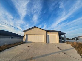 8059 Sherwood Cir in La Belle, FL - Building Photo