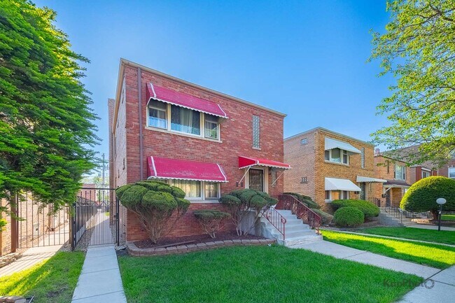 8725 S Harper Ave in Chicago, IL - Building Photo - Building Photo