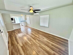 5075 Monroe Ave in San Diego, CA - Building Photo - Building Photo