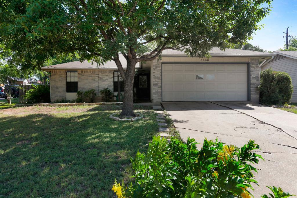 5808 Spring Meadow Rd in Austin, TX - Building Photo