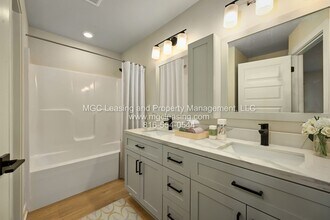 245 Pawpaw Rd in Raymore, MO - Building Photo - Building Photo