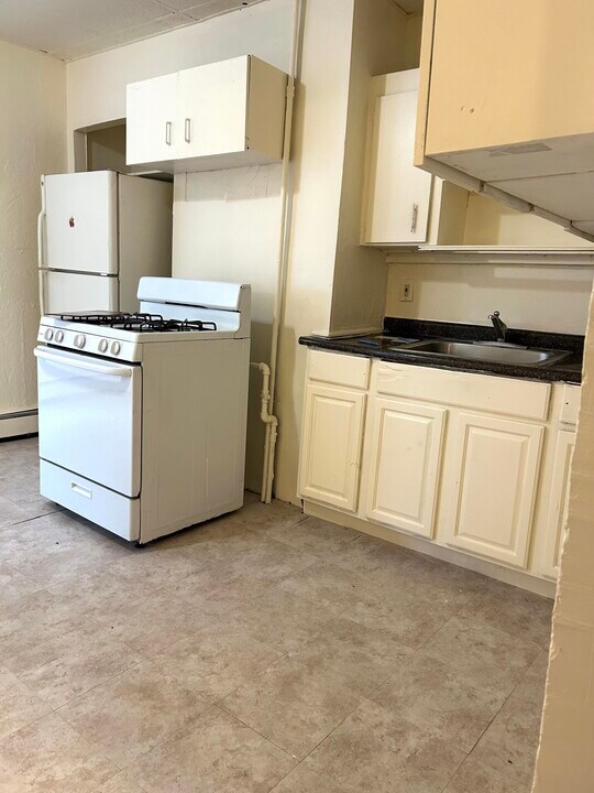 200 London St, Unit 2 in Boston, MA - Building Photo