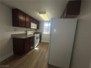 5060 Indian River Dr in Las Vegas, NV - Building Photo - Building Photo