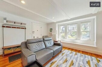 32 Holden Rd in Belmont, MA - Building Photo - Building Photo