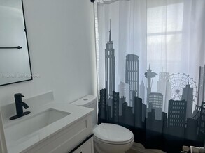 8560 N Sherman Cir in Miramar, FL - Building Photo - Building Photo