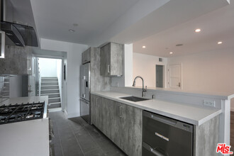 1111 Alta Loma Rd-Unit -3 in West Hollywood, CA - Foto de edificio - Building Photo