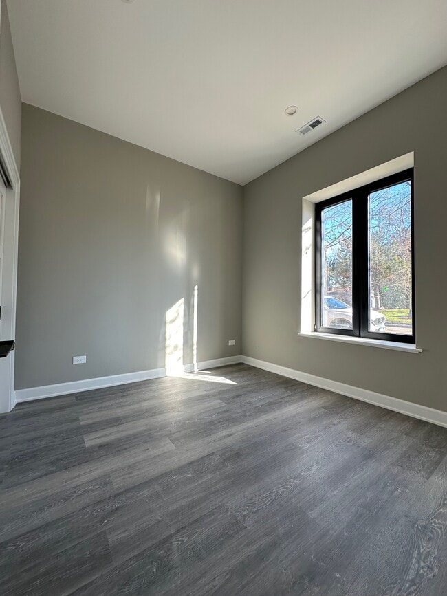 property at 5912 N Nashotah Ave