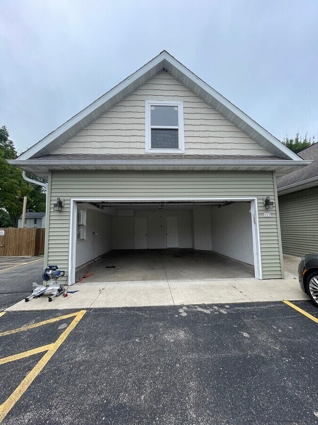 527 W Harper St in Whitewater, WI - Building Photo - Building Photo