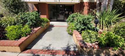 3501 E Ransom St, Unit 302 in Long Beach, CA - Foto de edificio - Building Photo