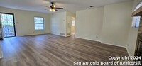 334 Cherrywood Ln in San Antonio, TX - Foto de edificio - Building Photo