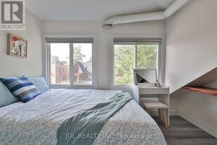 5 Sorauren Ave in Toronto, ON - Building Photo