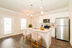 87 Hidden Oak Dr in Dawsonville, GA - Building Photo