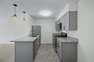 8801 Hammerly Blvd in Houston, TX - Building Photo - Building Photo