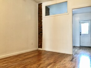 33 Withers St in Brooklyn, NY - Building Photo - Interior Photo