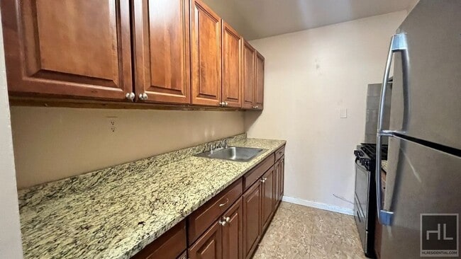 405 Halsey St, Unit 2 in Brooklyn, NY - Building Photo - Building Photo