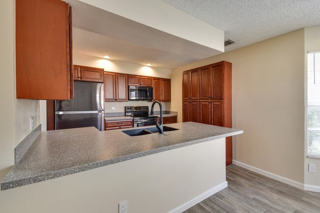 1475 Lake Mango Way in West Palm Beach, FL - Building Photo - Building Photo