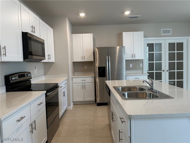 18532 Cronin Sand Ln in North Fort Myers, FL - Building Photo - Building Photo